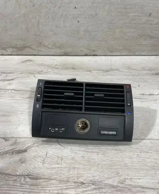 Rear air vent grill