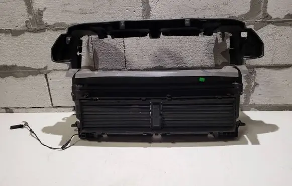 Mini Cooper Countryman F60 Radiator trim 7411133