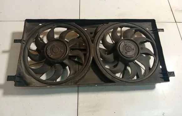 Renault Laguna III Radiator cooling fan shroud 3136613327