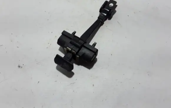 Renault Clio IV Rear door check strap stopper 824307049R