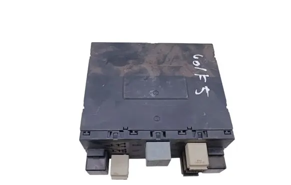 Volkswagen Golf V Fuse module 3C0937049D