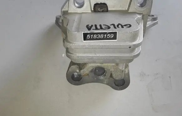 Alfa Romeo Giulietta Engine mount bracket 51838159