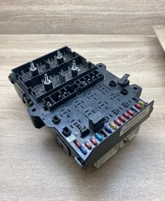 Chrysler Voyager Central body control module 04686487AD P04707993AD