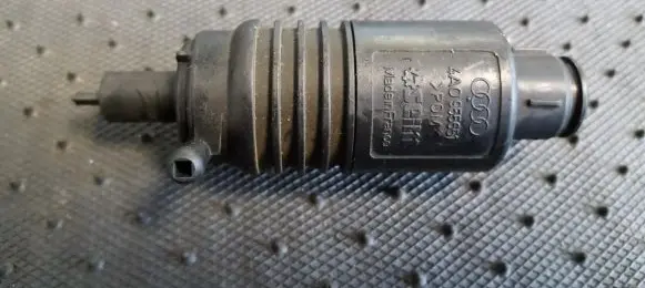 Audi A4 S4 B5 8D Windscreen/windshield washer pump 4A095565