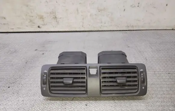 Volvo V50 Dash center air vent grill Y011450