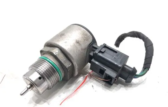 Skoda Octavia Mk3 (5E) Fuel pressure regulator 04L130764B