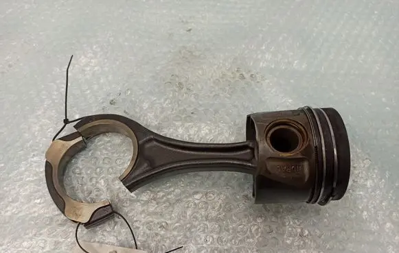 Mercedes-Benz R W251 Piston with connecting rod 8370B