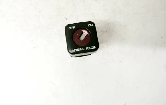 Passenger airbag on/off switch