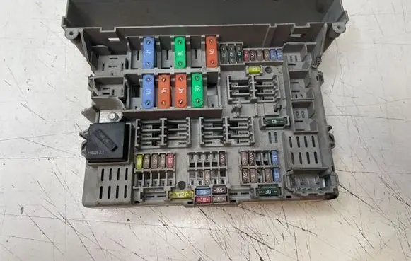 BMW 3 E90 E91 Fuse module 6906613