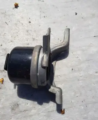 Volvo XC60 Engine mount bracket 31330135