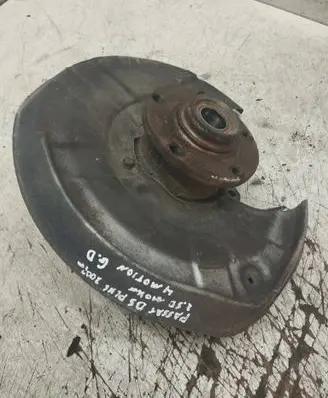Volkswagen PASSAT B5.5 Rear wheel hub spindle/knuckle 