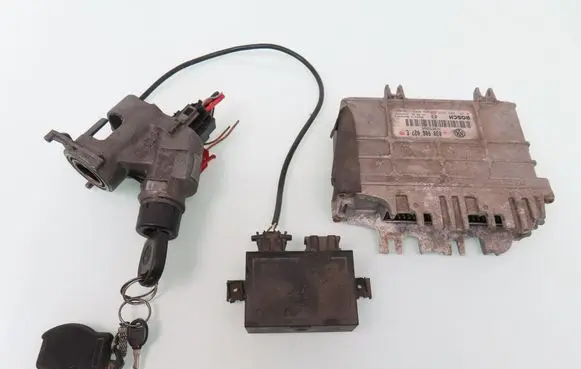 Volkswagen Polo III 6N 6N2 6NF Engine control unit/module ECU 0261203932 030906027E 35790585H