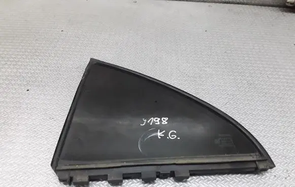 Toyota Avensis T250 Rear vent window glass 