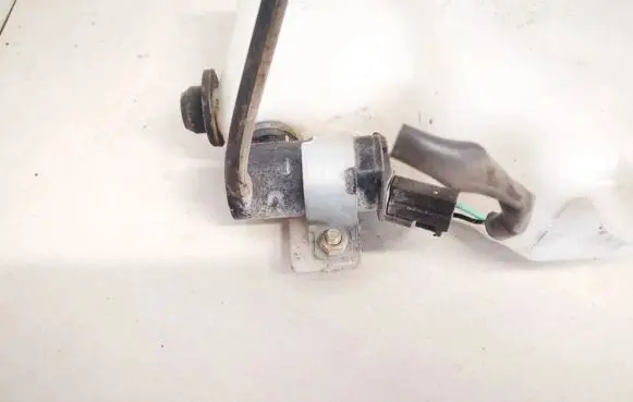 Mitsubishi Pajero Windscreen/windshield washer pump