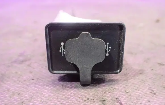 Alfa Romeo 159 USB socket connector 156074010