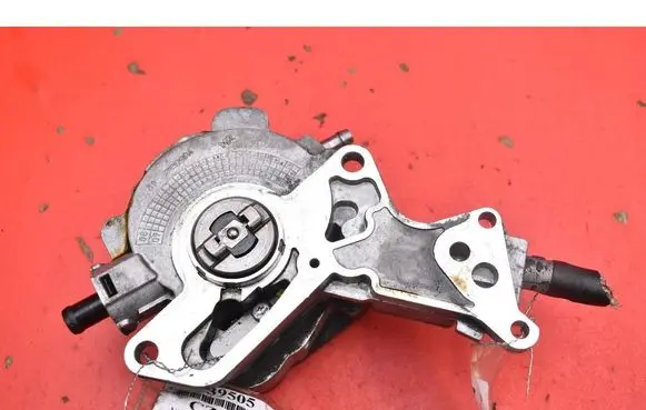 Volkswagen Polo IV 9N3 Vacuum pump 038145209N