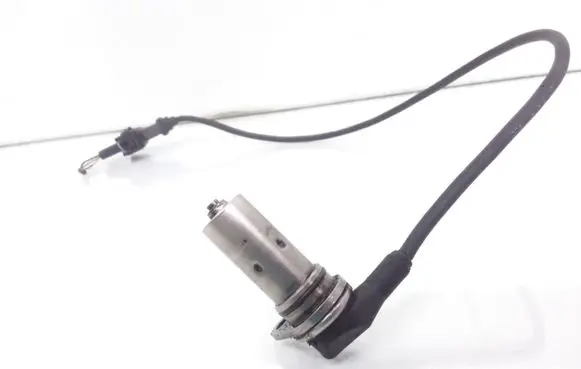 Volkswagen PASSAT B4 Crankshaft position sensor 028907319B