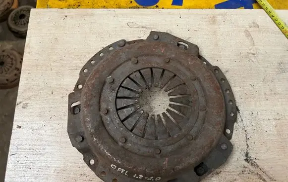 Opel Vectra B Pressure plate 