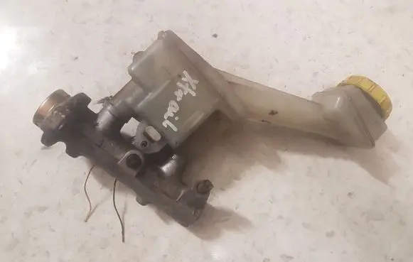 Nissan X-Trail T30 Master brake cylinder