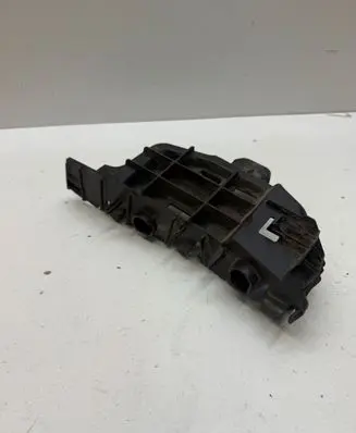 Audi A3 8Y Fender mounting bracket 8Y0807184A