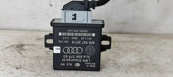Audi A6 S6 C6 4F Light module LCM 8P0907357H 00021117 5LA00837903