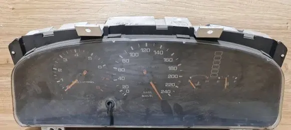 Mazda 626 Speedometer (instrument cluster) GA5TC