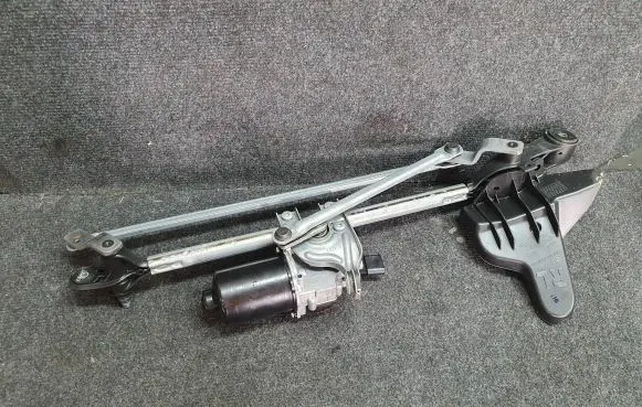 BMW 4 F32 F33 Front wiper linkage and motor 7267504 652000260989 W000026098