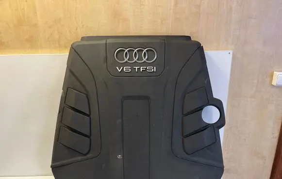 Audi Q7 4M Engine cover (trim) 4M0133849A