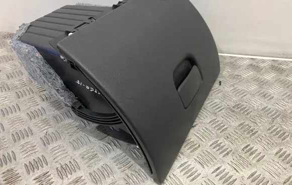 Renault Master III Glove box 685000045R