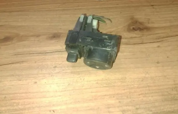 Mazda 323 F Wing mirror switch 10260648