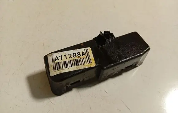 Opel Insignia A Fuse box cover 13222785