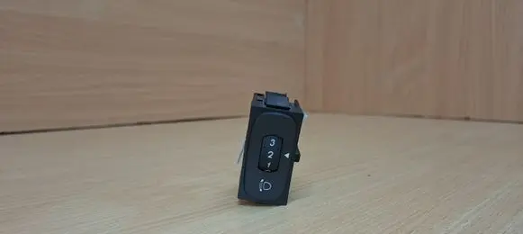 Renault Espace IV Headlight level height control switch 8200147868