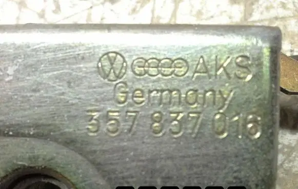 Volkswagen PASSAT B3 Front door lock 357837016