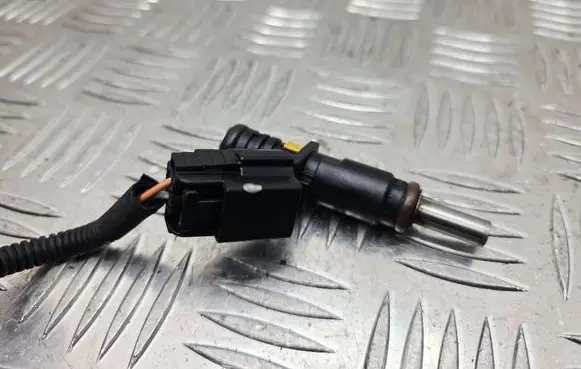 Mini One - Cooper Coupe R56 Fuel injector V752817680 7528176