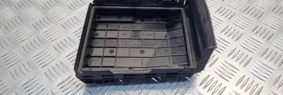 Volkswagen PASSAT B7 Fuse box cover 1K0937132F 1K0937132G