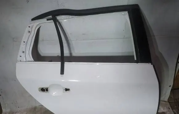 Volvo V60 Rear door baltos