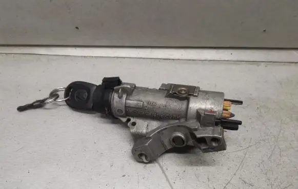 Volkswagen Polo IV 9N3 Ignition lock 4B0905851