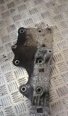 Gearbox mounting bracket