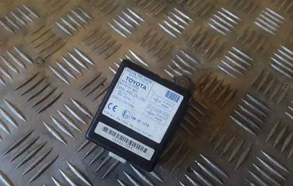 Toyota Corolla Verso E121 Door control unit/module 897410F010 61B168000 10R021776