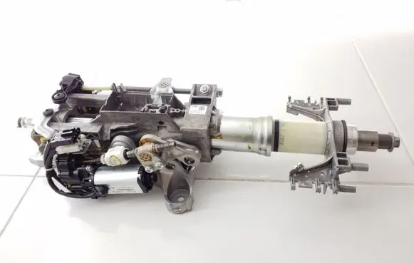 BMW 5 F10 F11 Steering wheel axle P10768701 6788155