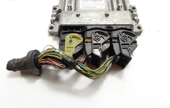 Ford C-MAX II Engine control unit/module BV6112A650ACF 28324830 97RI010012