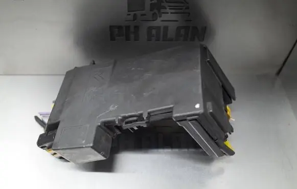 Peugeot 5008 Battery control module 9666527680