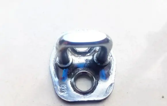 Renault Twingo II Rear door lock loop/hook striker 