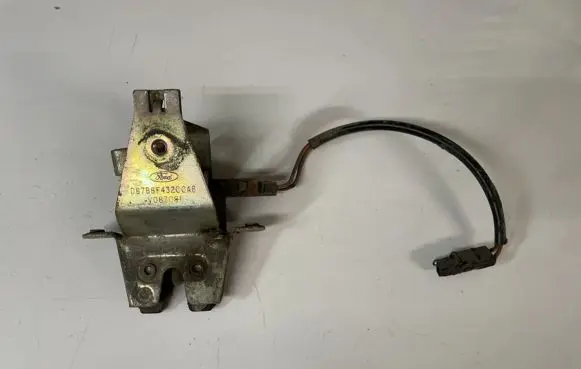 Ford Sierra Tailgate/trunk/boot lock/catch/latch d87bbf43200ab