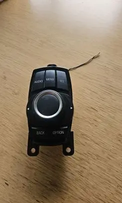 Head unit multimedia control