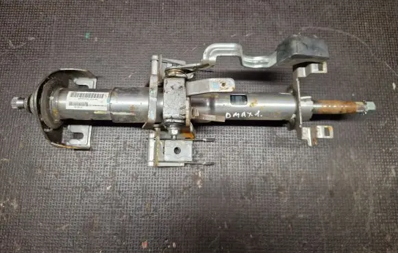 Isuzu D-Max Steering wheel axle 8979461212