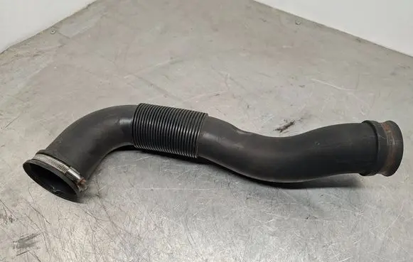 Opel Astra H Air intake hose/pipe 55559548