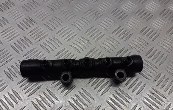 Toyota Avensis Verso Fuel main line pipe