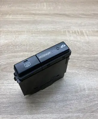 Toyota Avensis T250 Windscreen/window heater switch 