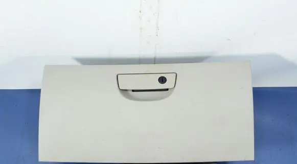 Dodge Magnum Glove box